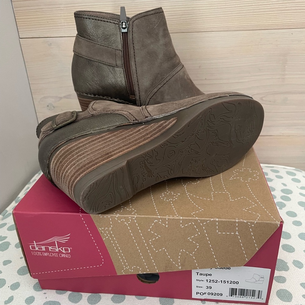 Wedge bootie